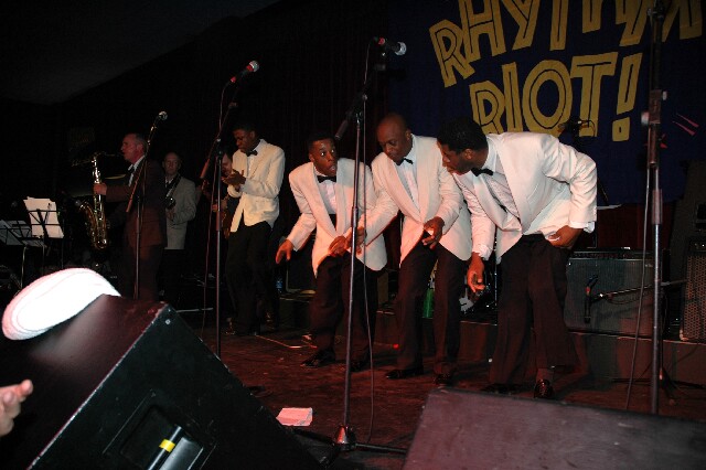 min 2004 11 27 riot s04 102